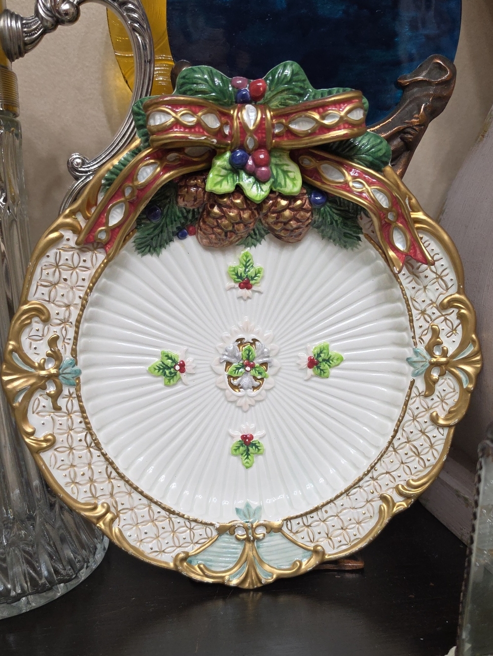Vtg 1998 Fitz and Floyd Festive White, Green, Red and Gold Decor Holiday Plate